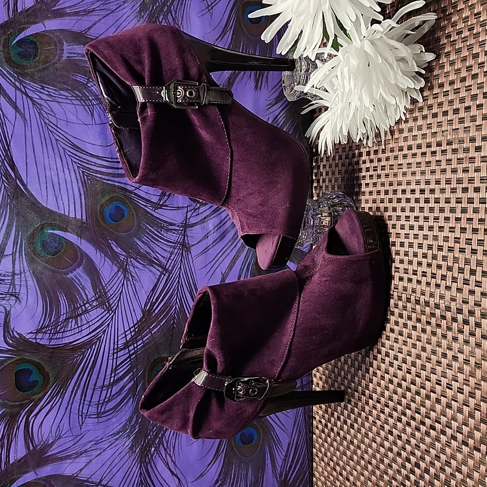Sz10 purple open toe bootie